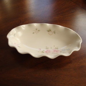 Pfaltzgraff USA TEA ROSE 9-1/4 inch Fluted Oval Footed Relish Bowl!