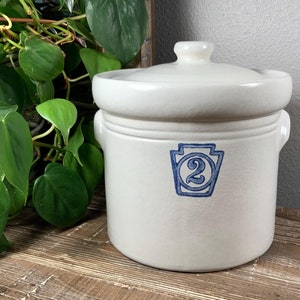 Pfaltzgraff YORKTOWNE #2 Blue Salt-glazed Keystone Medium Canister With Cover / Lidded Jar - Tab Handles