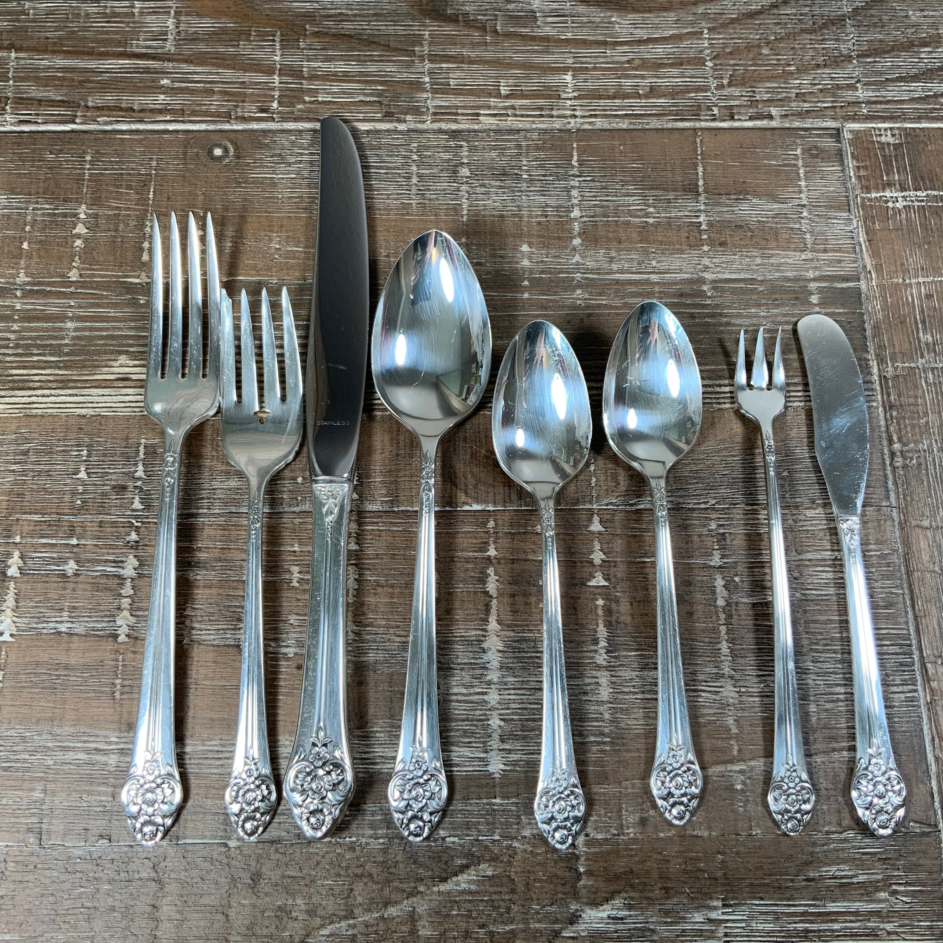 70-piece Oneida PLANTATION 1881 Rogers Silverplate Flatware