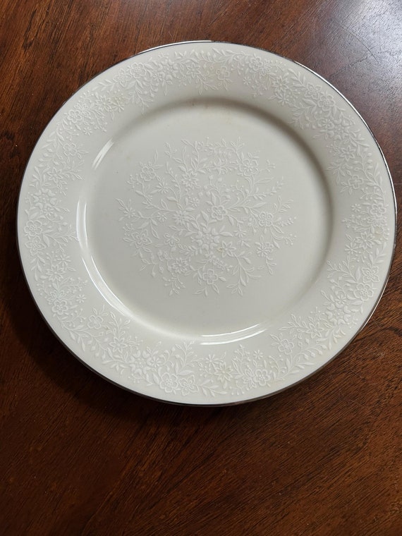 Noritake 花柄 ホワイト皿(8 pcs) Eight (8) Noritake AFFECTION Ivory China Dinner Plates! - Etsy
