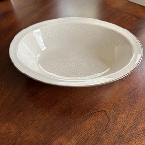 ¡Cuenco para verduras ovalado de porcelana color marfil AFFECTION de Noritake!