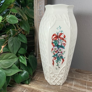Belleek WINTER ROSE Vase - Christmas Collection - Handmade in Ireland - Excellent Condition
