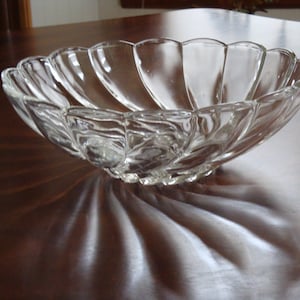 Hazel Atlas SEASHELL Swirl Pattern Serveware Crystal Fruit or Vege Bowl!