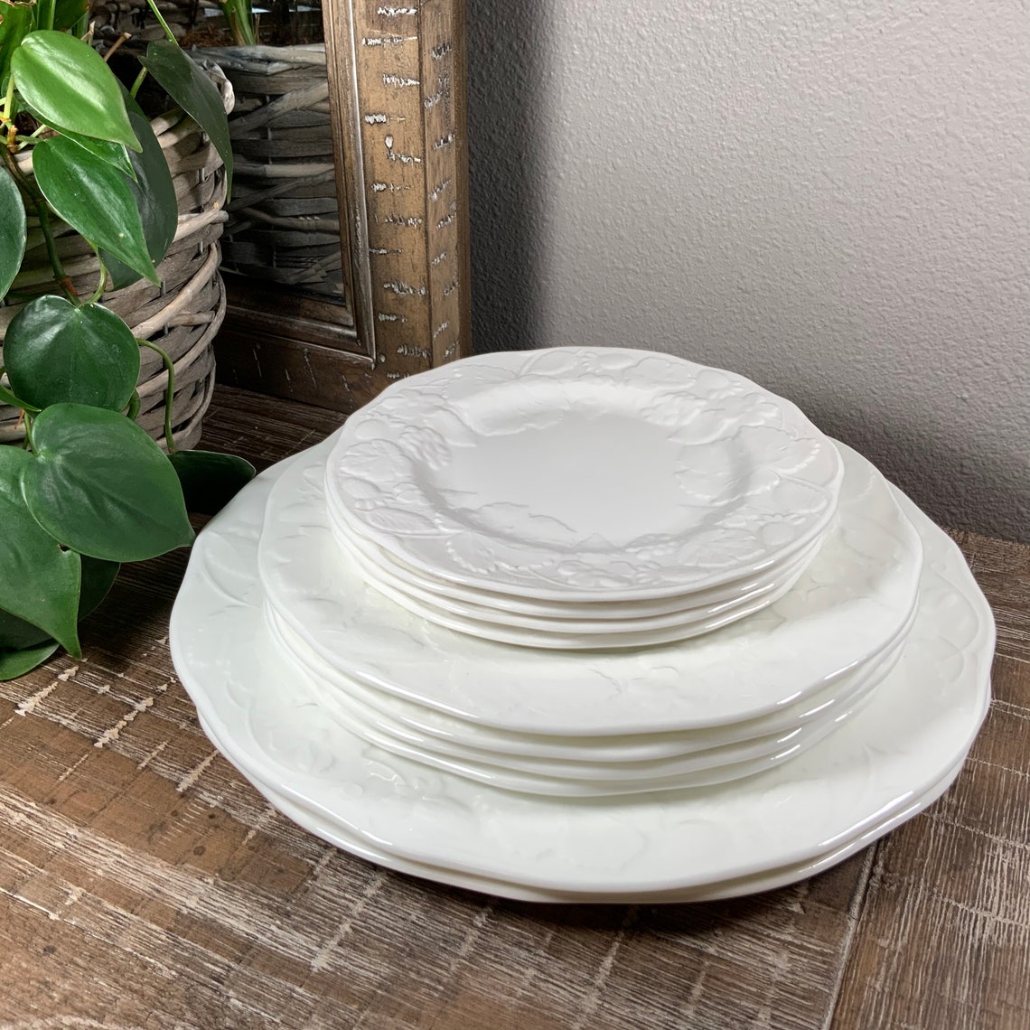 Two 2 Wedgwood STRAWBERRY AND VINE 11 Dinner Plates Etsy