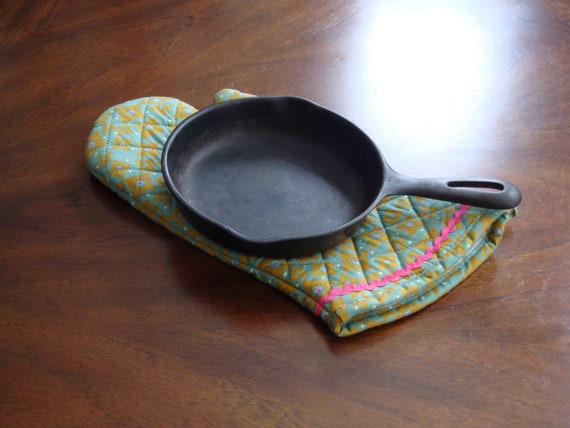 Vintage Unmarked Wagner Cast Iron Skillet Six and A Half Inch Wagner Number  3 Skillet Cast Iron Skillet 3 6-1/2 Inch 