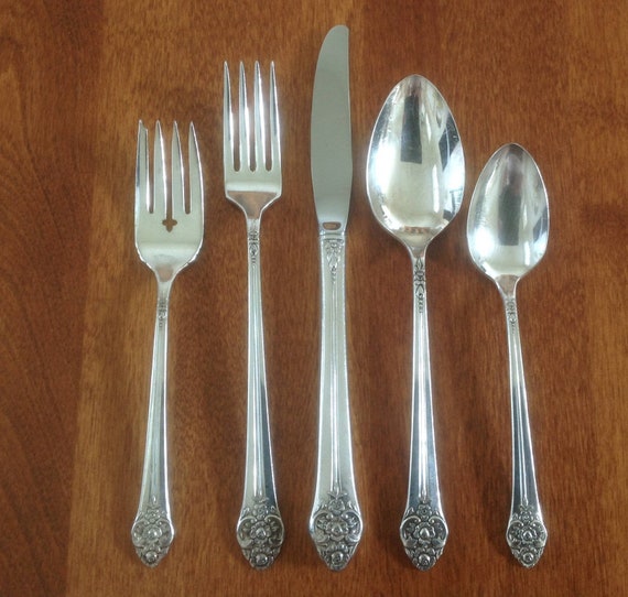 4 Oneida 1881 Rogers PLANTATION 8 3//8/" Silverplate Luncheon Grille Knives 1948