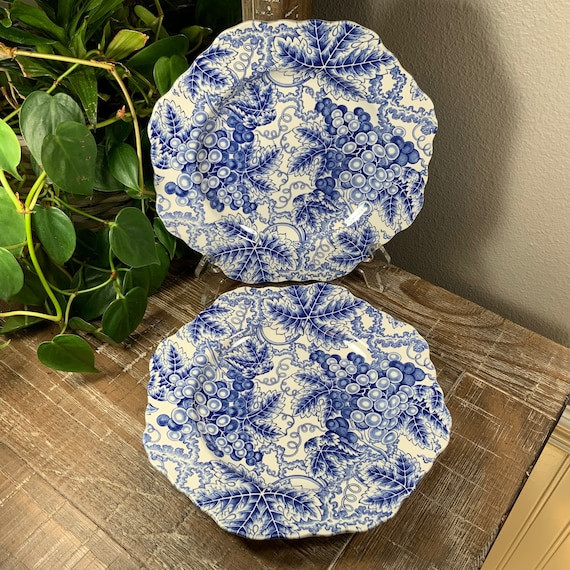 Pair Spode GRAPES 9” Luncheon Plates / Salad Plates - Blue Room
