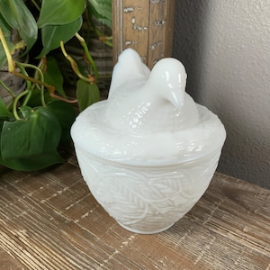 Avon DOVE ON NEST Milk Glass Covered Bowl - Animal Figurine
