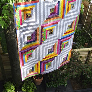 Modern log cabin quilt image 1