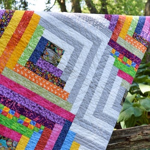 Modern log cabin quilt image 2