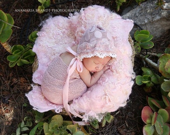 Nest of Curls Blanket Curly Felted Blanket Layer Newborn Photography Props Wool Stuffer Curly Felt DUSTY ROSE