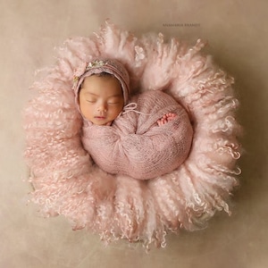 Curly Round Felted Blanket Newborn Photography Props Wool Stuffer Curly Felt VINTAGE PINK, PASTEL