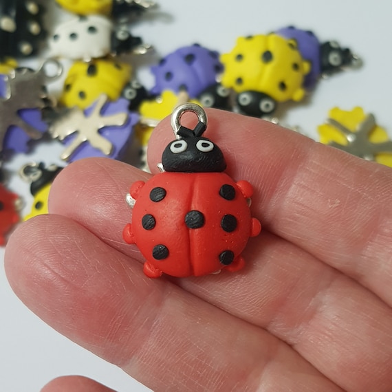 27 x 20 mm ポリマー粘土てんとう虫チャーム、ミックスカラー - 4 個