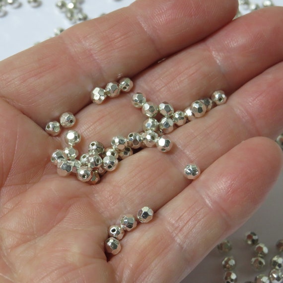 3.5 mm シルバーファセットビーズ、穴：1.5 mm - 50個または100個を