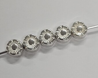 6 mm metaliczne srebrne akrylowe koraliki kwiatowe z pleksiglasu, 50 szt.