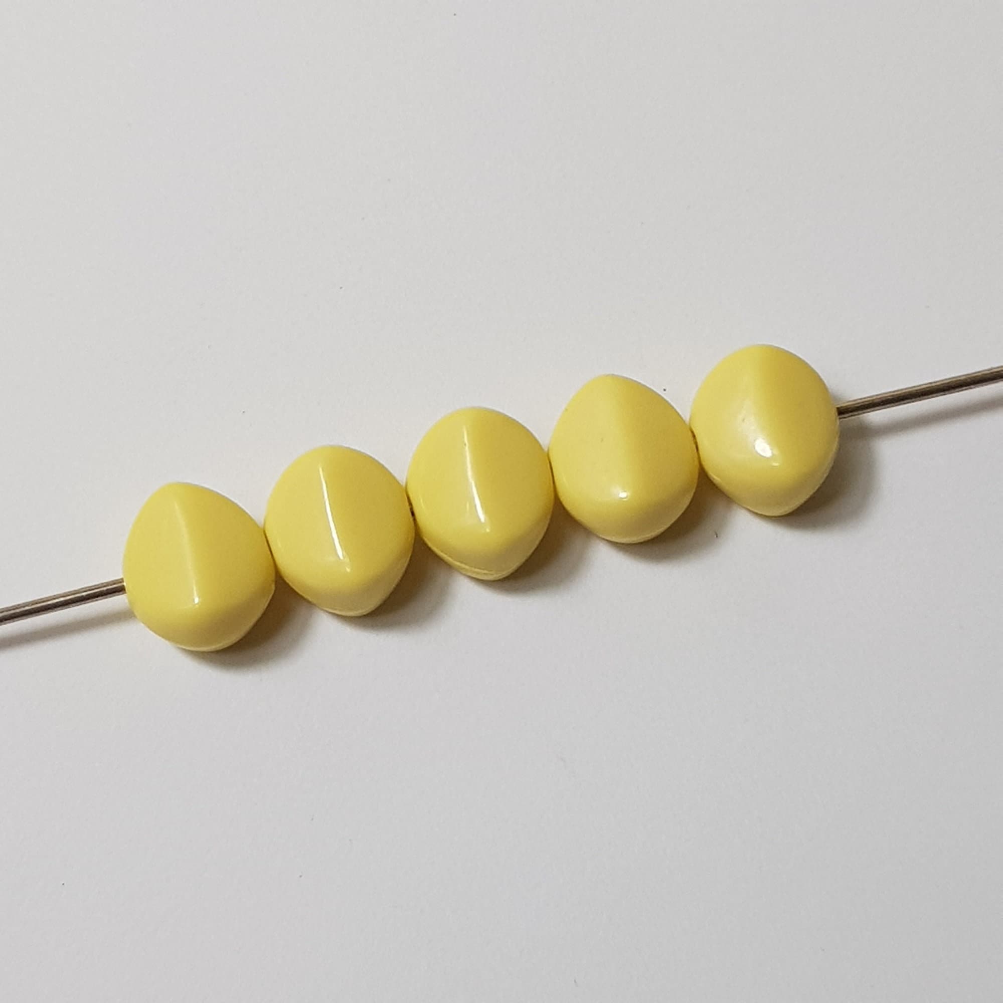 10x8.8 mm 淡黄色楕円形アクリルビーズ、50 個 - Etsy 日本