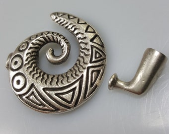 Zapięcie zaciskowe Mykonos Crazy Octopus o średnicy 38 mm w kolorze antycznego srebra do sznurka 4 mm