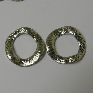 28mm Antique Silver Round Wavey Hammered Metal Connector - 10 Pcs