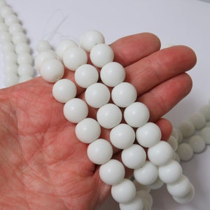 Perles de verre rondes lisses blanches de 12 mm - Rang de 16&quot;
