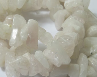Pepitas de quartzo branco de 10 ~ 15 mm, fio de 15 "