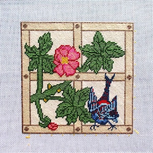 Broderie florale vintage : oiseau à la fenêtre, suspension murale cousue à la main