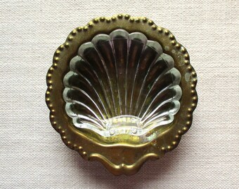 Vintage Clam Shell Soap Dish Brass with Glass Insert Footed Scalloped Brass Soap Dish