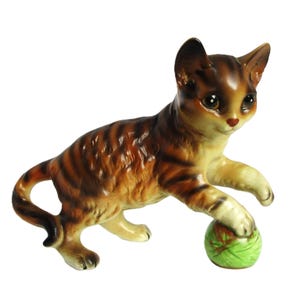 Lg Vintage 6&quot; Cat Figurine Ceramic Cat with Yarn 1950&#39;s Porcelain Cat Vintage Tabby Cat Kitten Figurine
