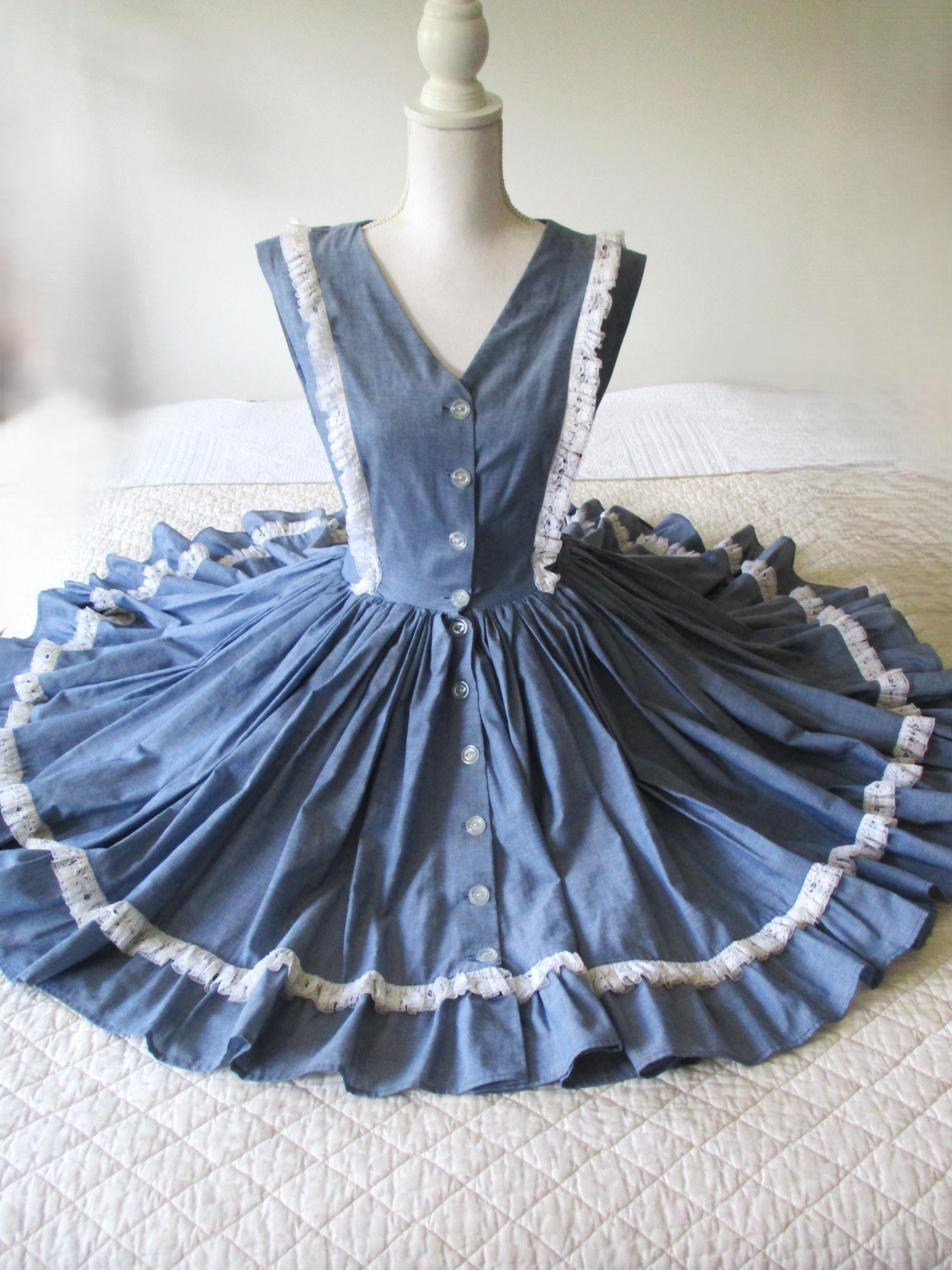 blue square dance dress Vintage tracy-studio Zara - Pletena Haljina Size:I (32-34) is finished off with
