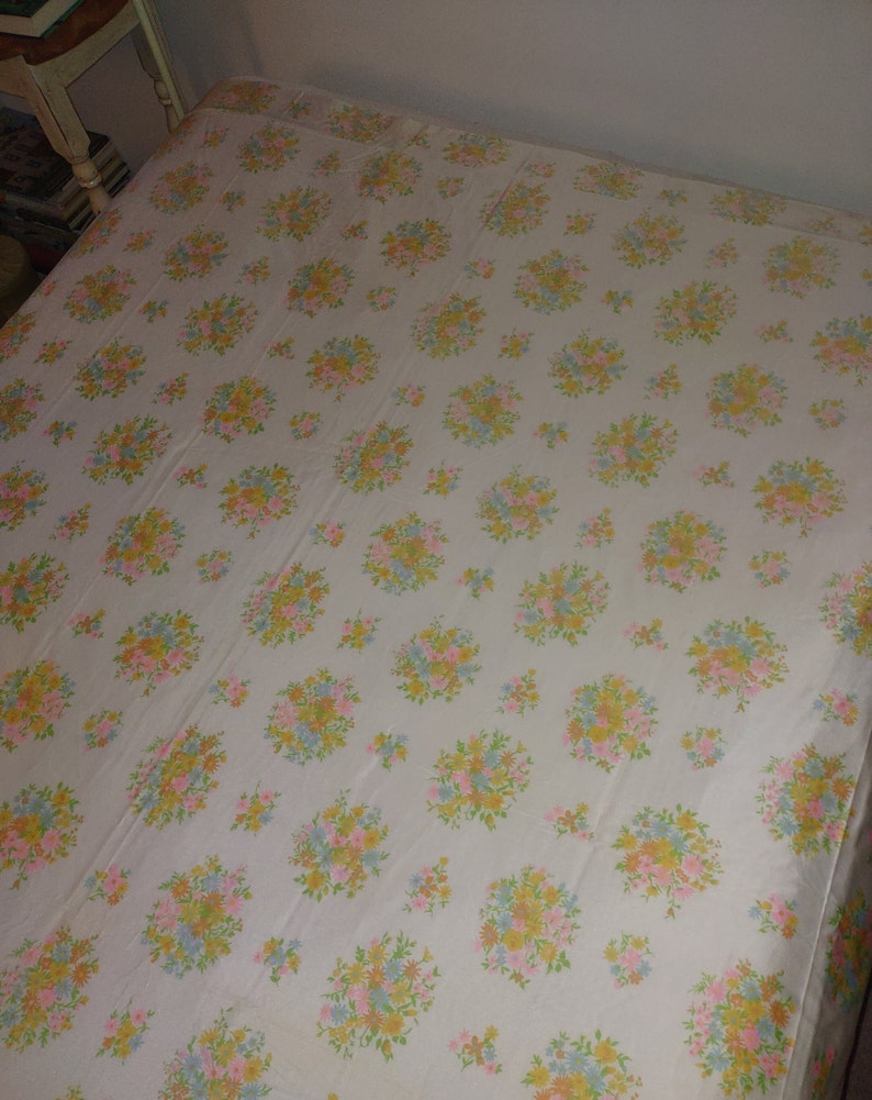 Vintage Nylon Sheet Floral 1970's Retro 96x70 Bed Sheet Ivory Background Vintage Floral Sheet Nylon Flat Sheet image 5