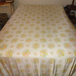 Vintage Nylon Sheet Floral 1970's Retro 96x70 Bed Sheet Ivory Background Vintage Floral Sheet Nylon Flat Sheet image 2