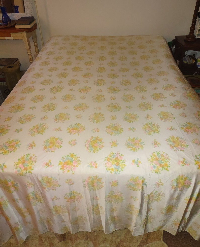 Vintage Nylon Sheet Floral 1970's Retro 96x70 Bed Sheet Ivory Background Vintage Floral Sheet Nylon Flat Sheet image 2