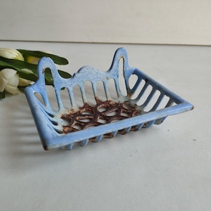 French antique vintage enamelled metal soap dish, with blue finish, circa 1920s.