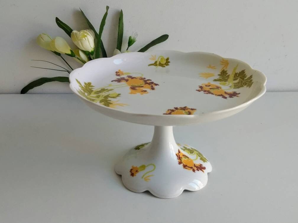 stand de Gâteau en Porcelaine Limoges avec Design Art Nouveau et Timbres Arrière, A Lanternier, Vers