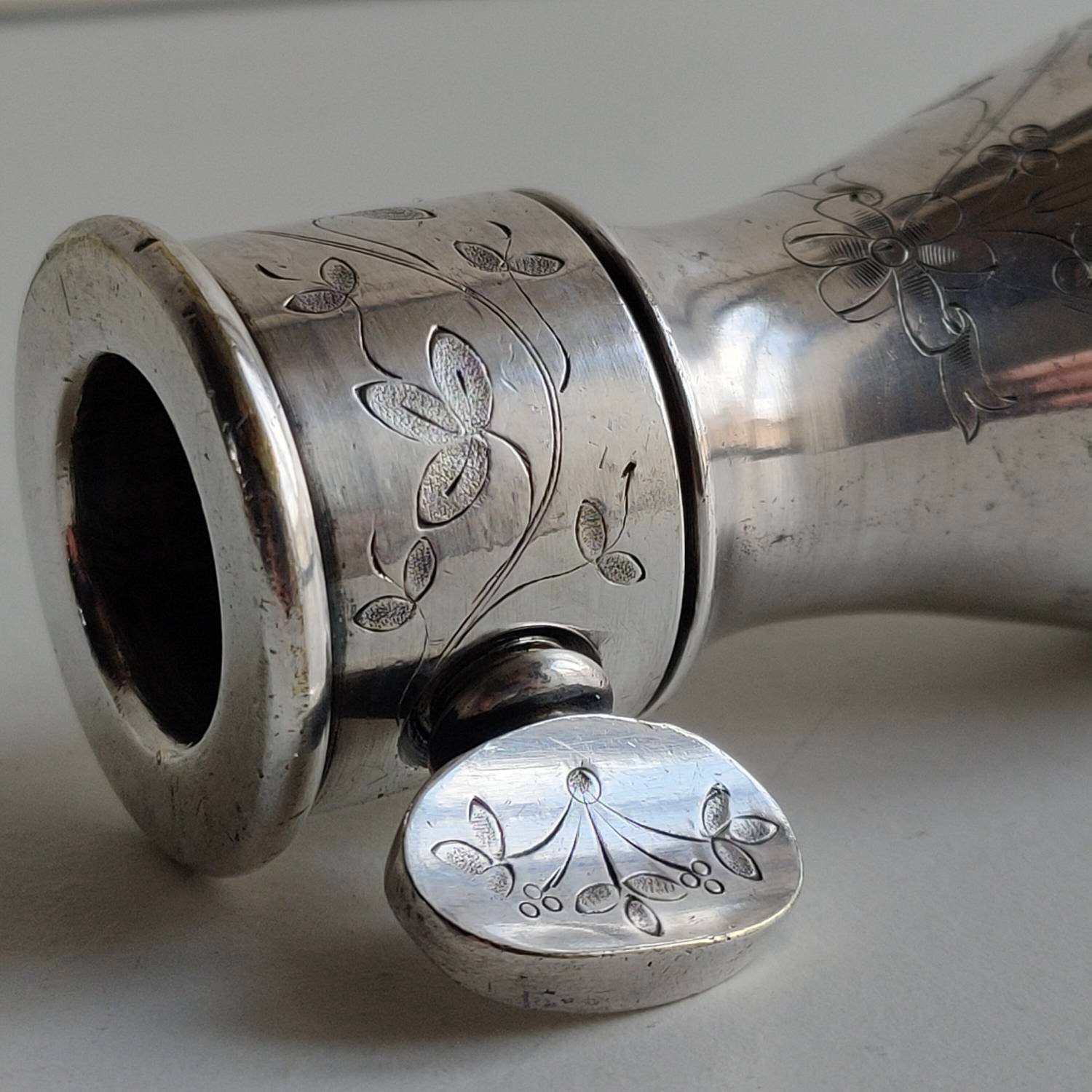 Christofle Antique Français Porte-Os d'agneau, Motif Floral Gravé, en État de Marche, Plaqué Argent,