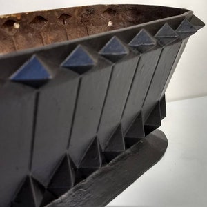 French antique, large and heavy planter / jardiniere, black in cast iron, circa 1900.