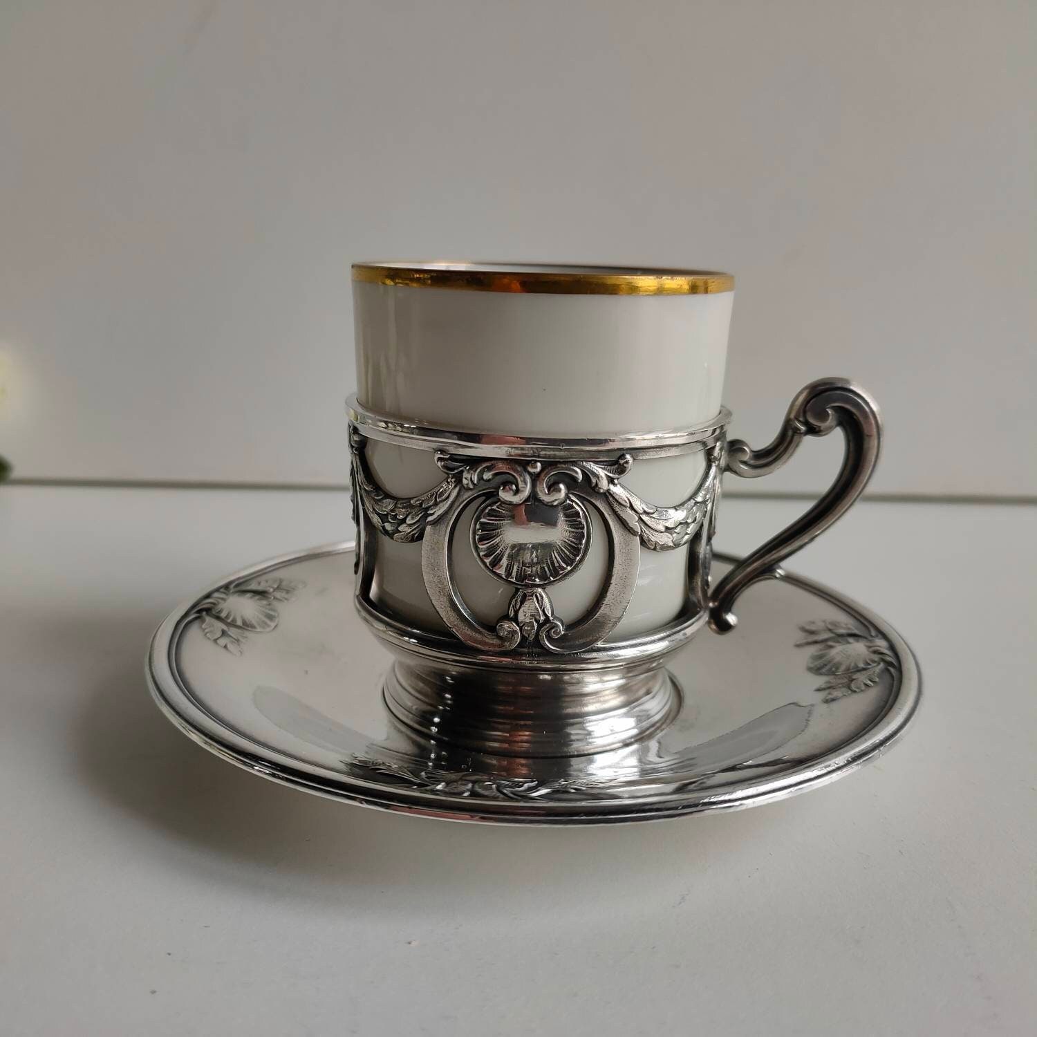 Français Tasse en Porcelaine Vintage avec Porte-Gobelet Plaqué Argent et Soucoupe, Design Louis Xvi/