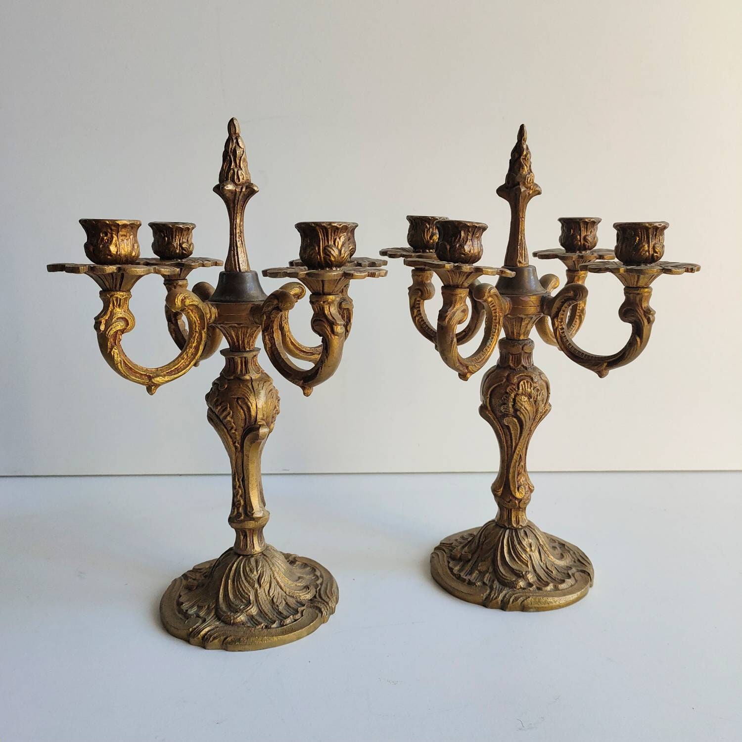 Français Paire Antique de Candélabres en Bronze/Bougeoirs, Orné Style Louis Xv, Vers 1900.