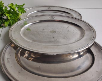 Antigua fuente para servir francesa, ovalada y grande, con monograma y marcas del fabricante, principios del siglo XX.