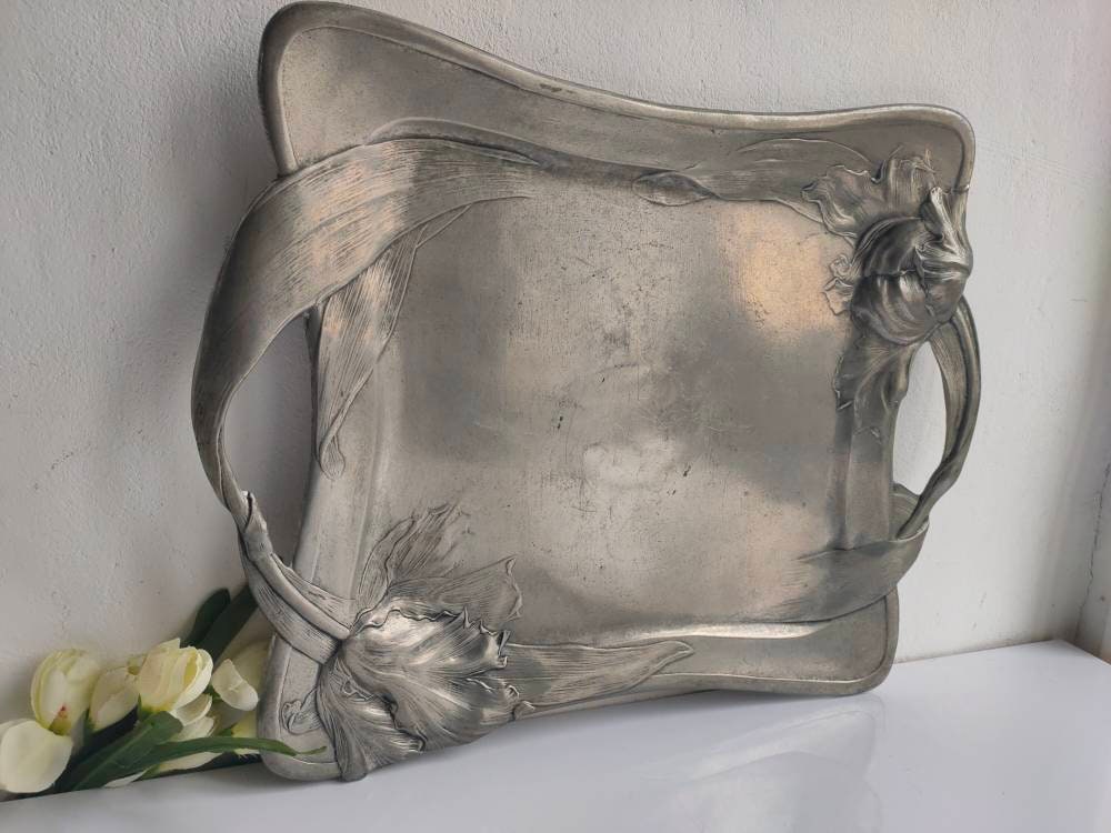 Plateau Français en Étain Antique Au Design Floral Art Nouveau, Lourd de Timbres Fabricant, Vers 190