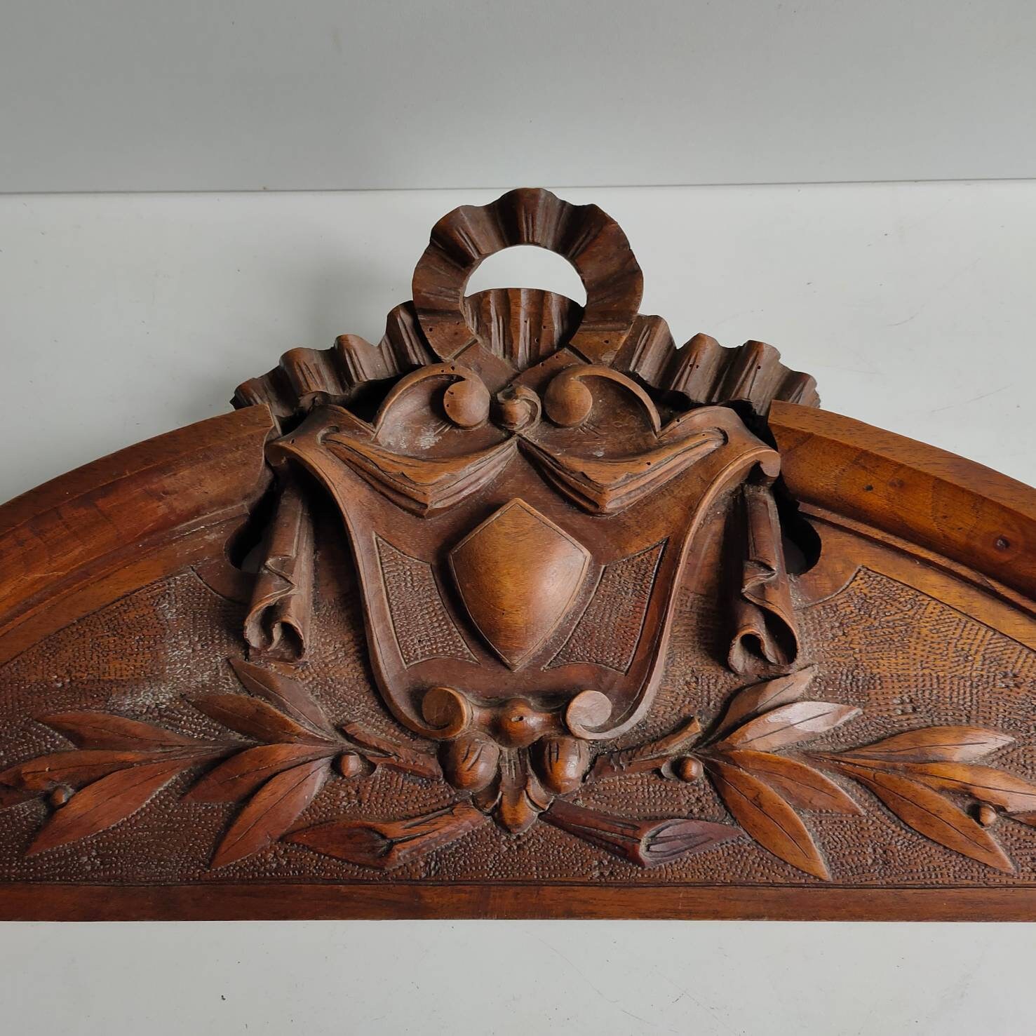Français Antique, Pelmet/Fronton