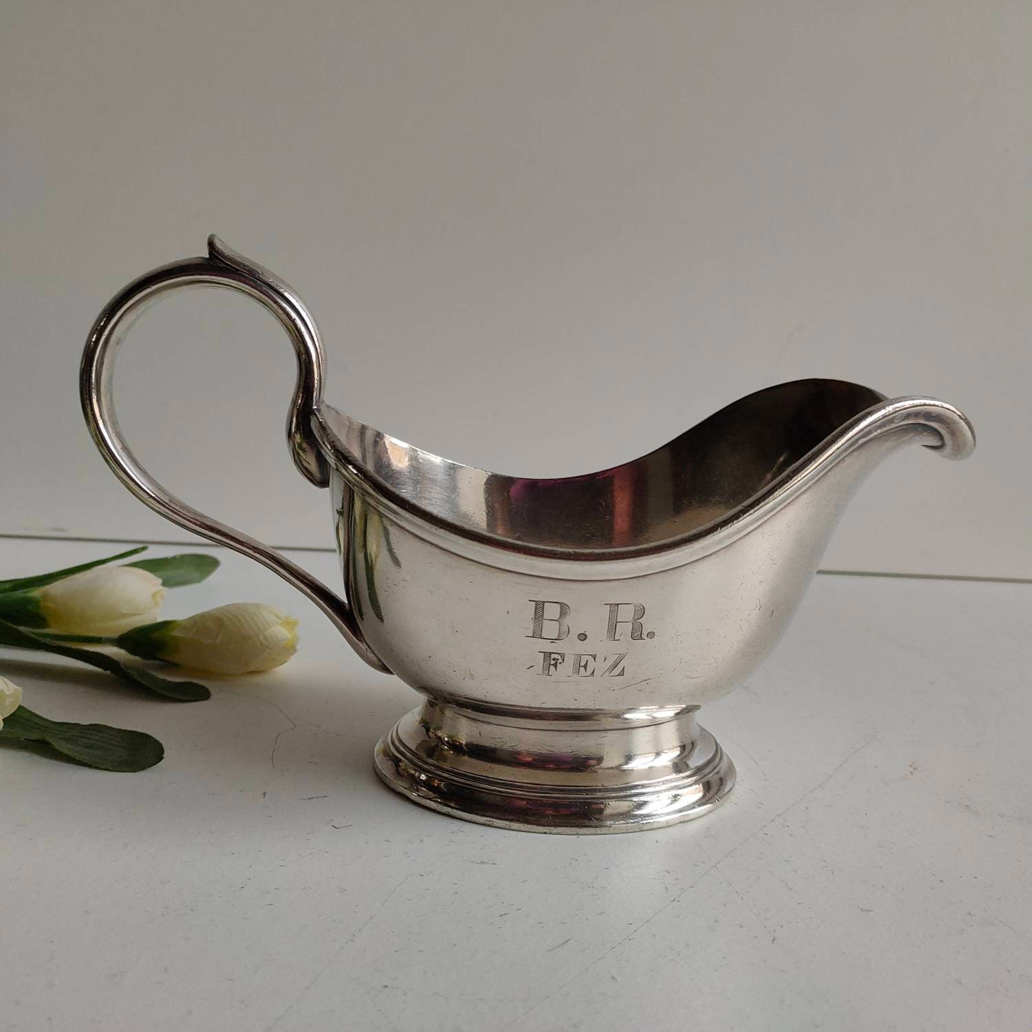 Christofle Hotel Ware Sauce/Gravy Boat Sauciere, avec Monogramme d'hôtel et Timbres, Vers 1916.