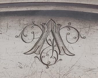 Antiguo plato para servir de castillo francés, plato redondo plateado de Eugene Potfer, con monograma, platería de París, alrededor de principios del siglo XX.