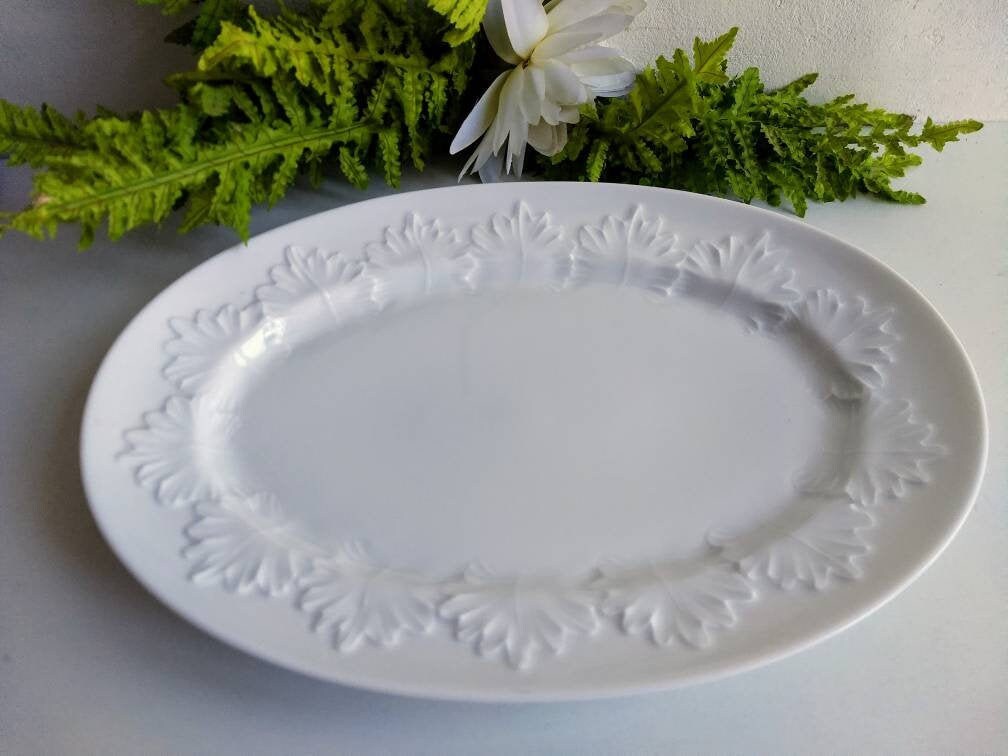 Français Vintage, Limoges Raynaud, Ercuis, Plateau de Porcelaine avec Motif Feuilles en Relief.
