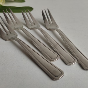 French vintage, set of 4 Cailar Bayard silver plated cake / pastry / dessert forks, Art Deco Modernist design circa 1920s.