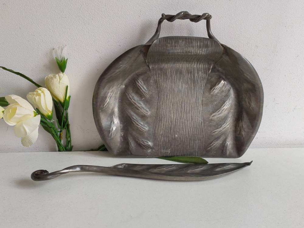 Français Plateau et Une Pelle Antiques en Éferie, Design Art Nouveau Signé, Vers 1910, Paris.