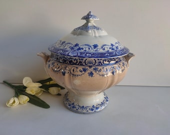 Sopera francesa antigua con tapa de piedra de hierro, Jules Vieillard Bordeaux, alrededor de 1875.