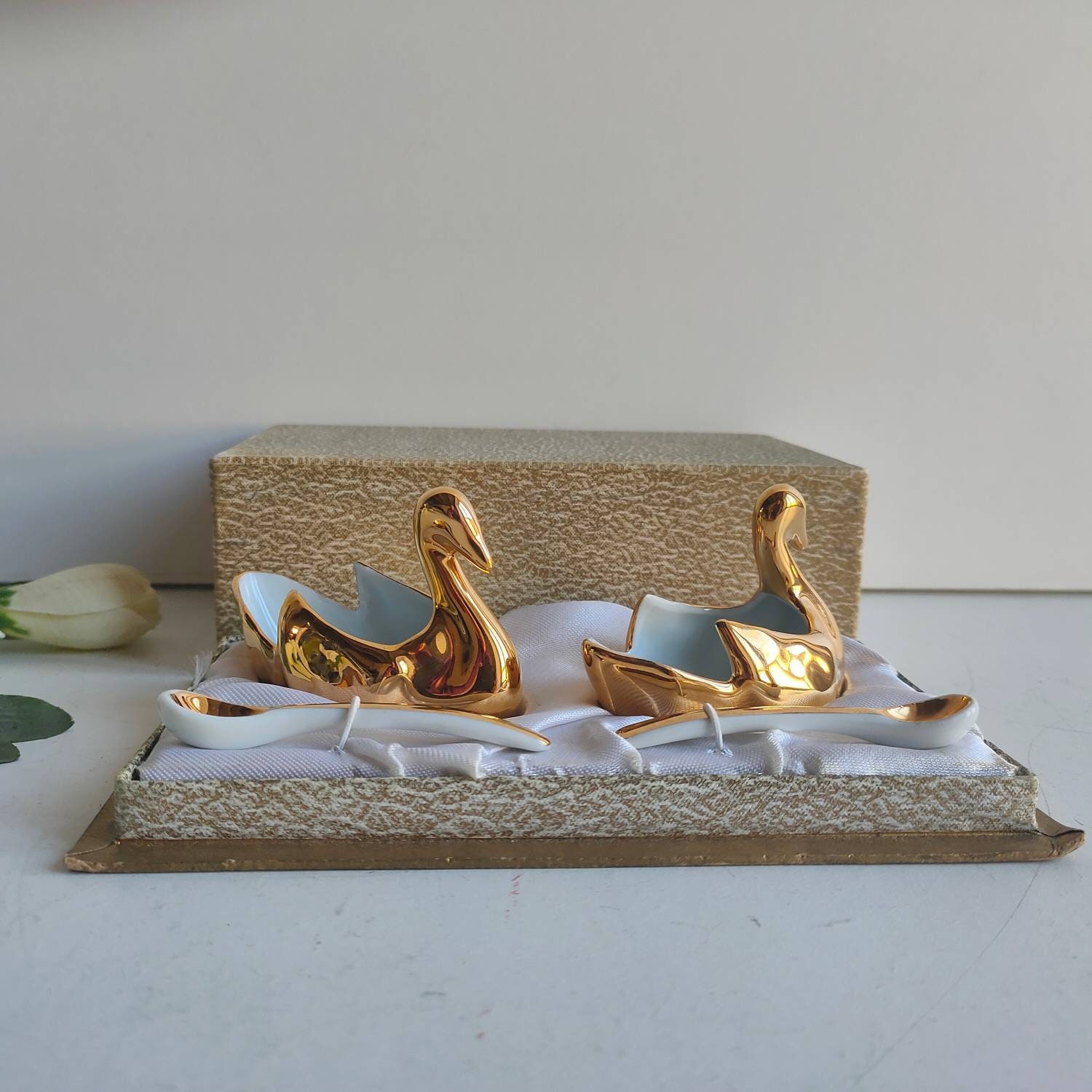 Porcelaine Français Vintage, Paire de Cygnes Peints en Or Pour Le Sel ou Poivre, Ensemble Condiments