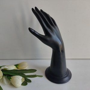 French vintage hand for jewellery / shop display, in resin with great vintage look, circa mid century.