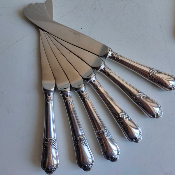 French vintage, silver plated, Guy Degrenne, set of 6 dinner knives, Louis XV style, circa mid century.