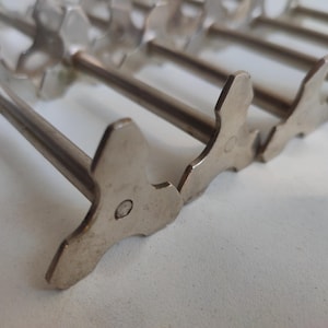Französisches Vintage Set von 12 Porte Couteaux / Messerbänkchen, circa Mitte des Jahrhunderts.